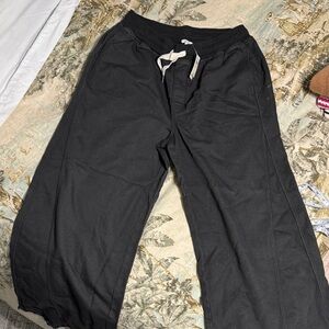 Aerie Wideleg Black Large Stretchy Pant
NWT